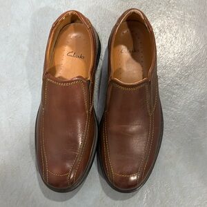 Clarks size 7.5M. Leather upper.